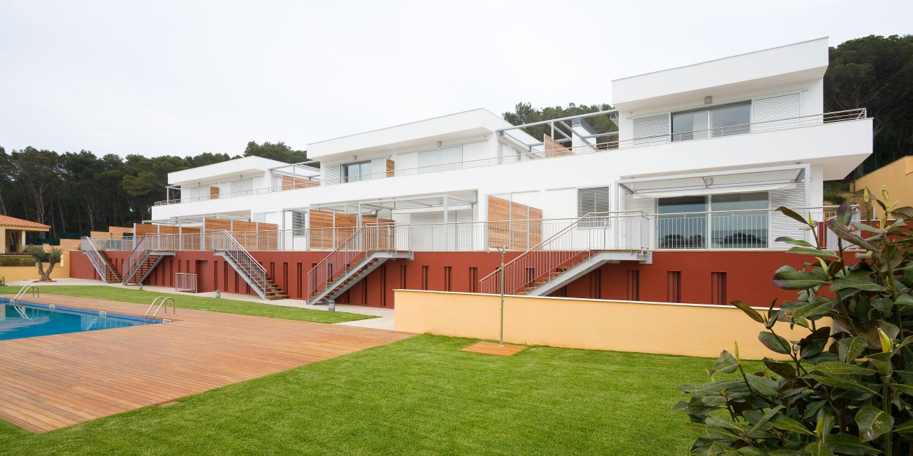 ADEMÀ CANELA COMELLA Arquitectes Associats S.L.P: 5 viviendas unifamiliares en Palamós