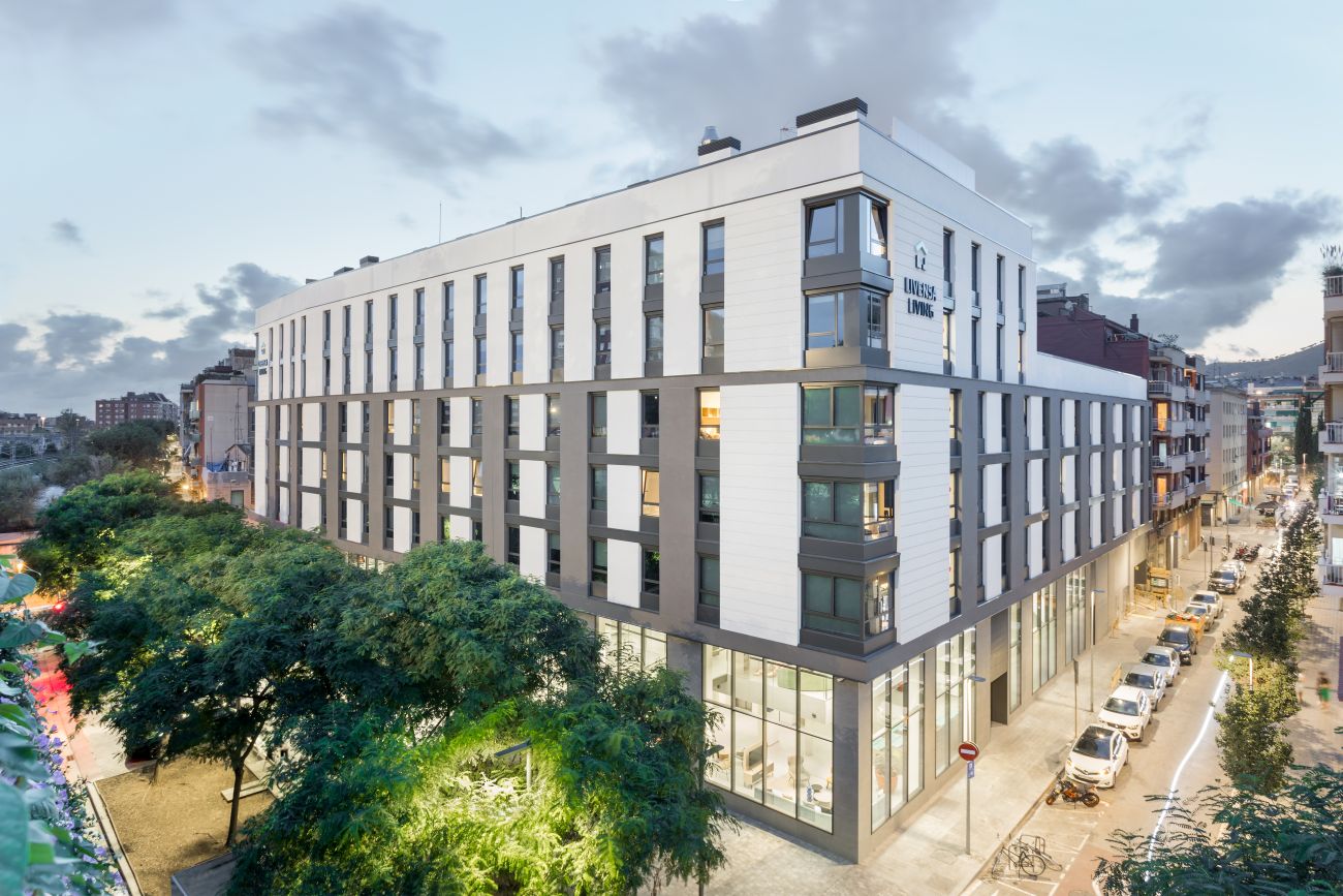 ADEMÀ CANELA COMELLA Arquitectes Associats S.L.P: EDIFICIO DE RESIDENCIA DE ESTUDIANTES EN BARCELONA