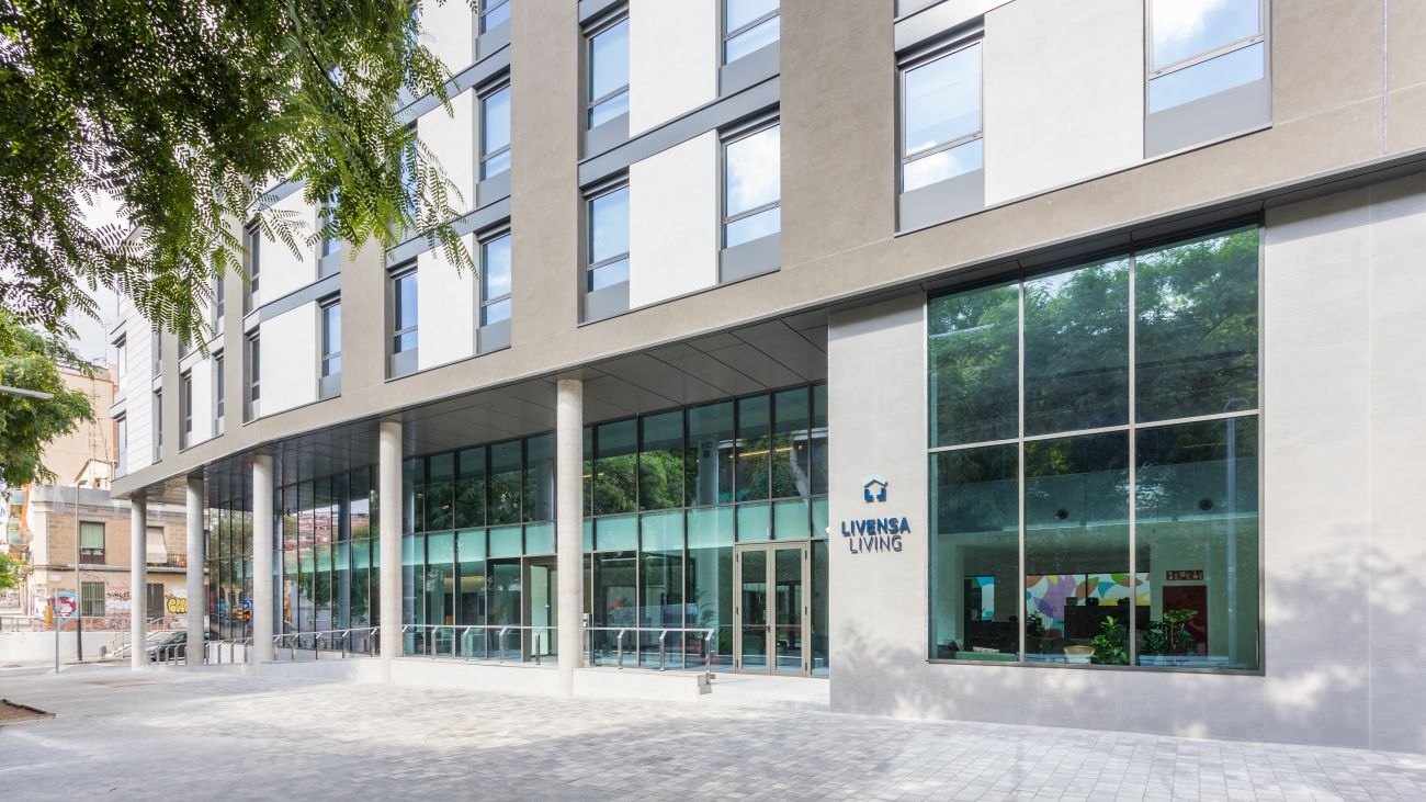 ADEMÀ CANELA COMELLA Arquitectes Associats S.L.P: EDIFICIO DE RESIDENCIA DE ESTUDIANTES EN BARCELONA