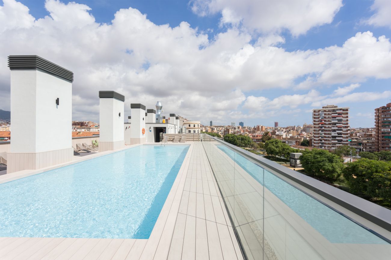 ADEMÀ CANELA COMELLA Arquitectes Associats S.L.P: EDIFICIO DE RESIDENCIA DE ESTUDIANTES EN BARCELONA