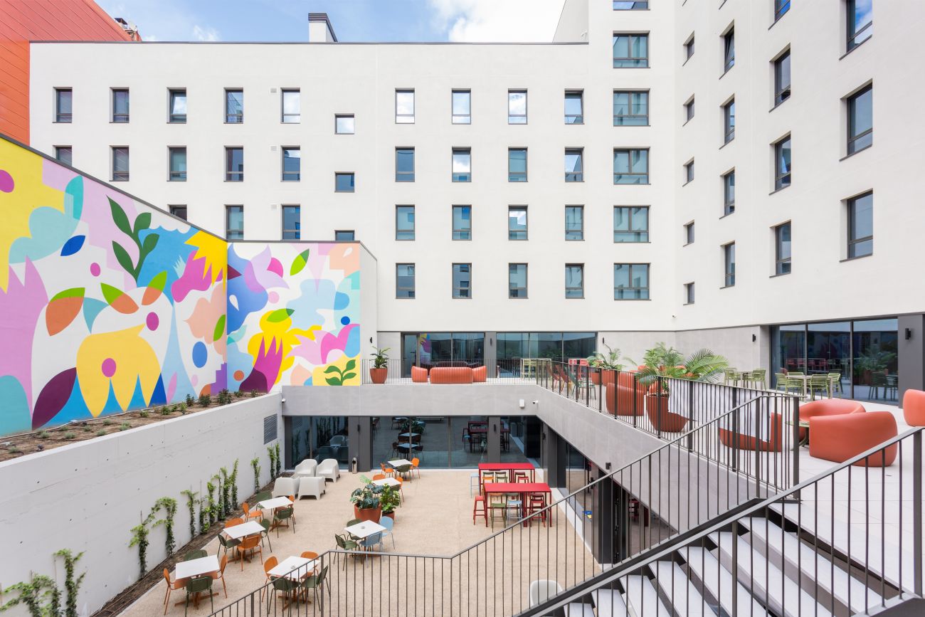 ADEMÀ CANELA COMELLA Arquitectes Associats S.L.P: EDIFICIO DE RESIDENCIA DE ESTUDIANTES EN BARCELONA