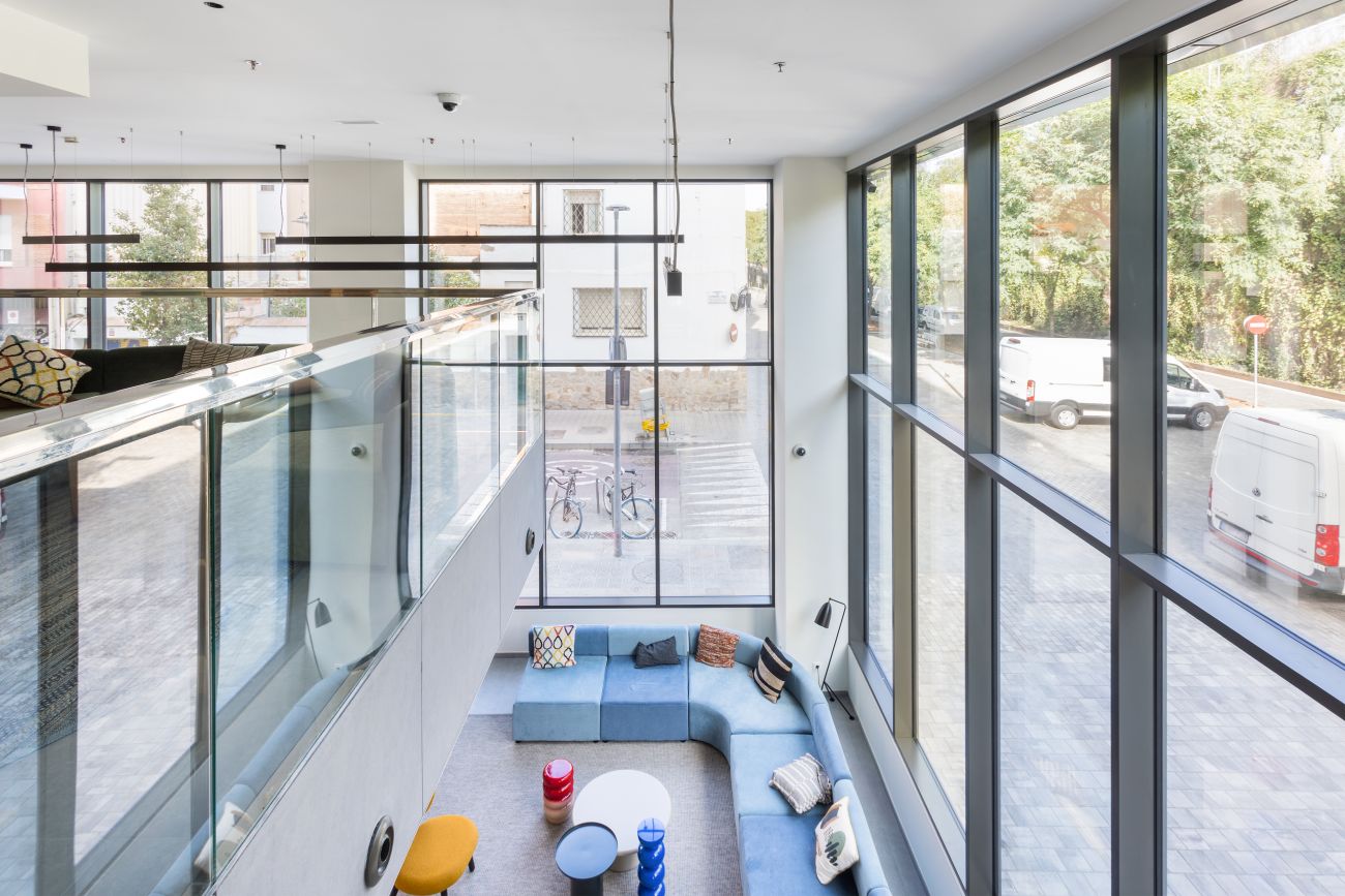 ADEMÀ CANELA COMELLA Arquitectes Associats S.L.P: EDIFICIO DE RESIDENCIA DE ESTUDIANTES EN BARCELONA