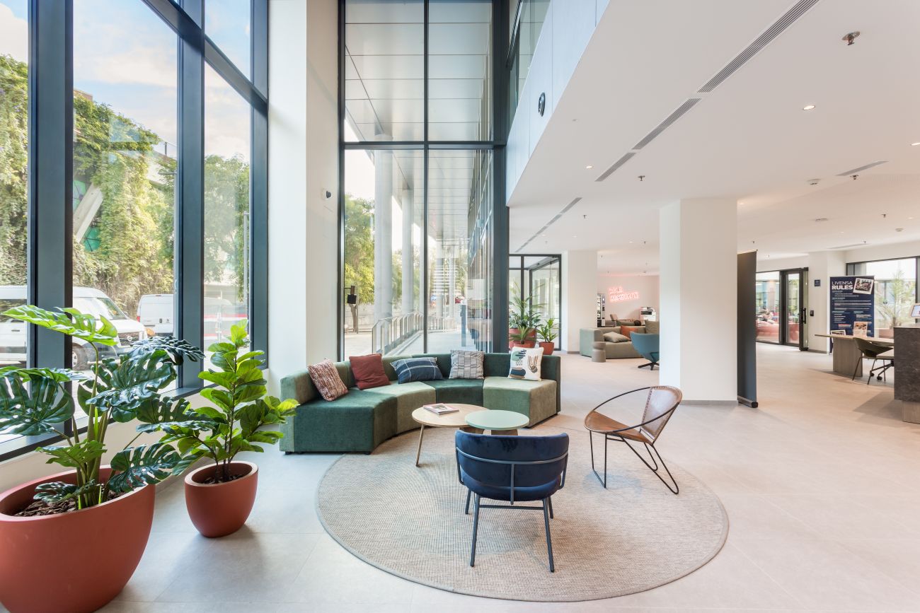 ADEMÀ CANELA COMELLA Arquitectes Associats S.L.P: EDIFICIO DE RESIDENCIA DE ESTUDIANTES EN BARCELONA