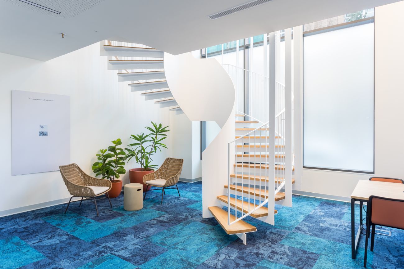 ADEMÀ CANELA COMELLA Arquitectes Associats S.L.P: EDIFICIO DE RESIDENCIA DE ESTUDIANTES EN BARCELONA