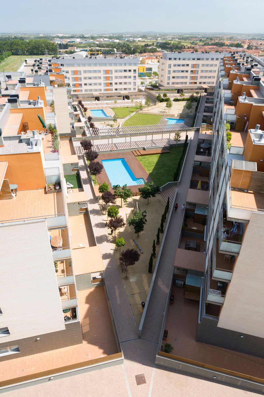 ADEMÀ CANELA COMELLA Arquitectes Associats S.L.P: Edificio plurifamiliar en Figueres